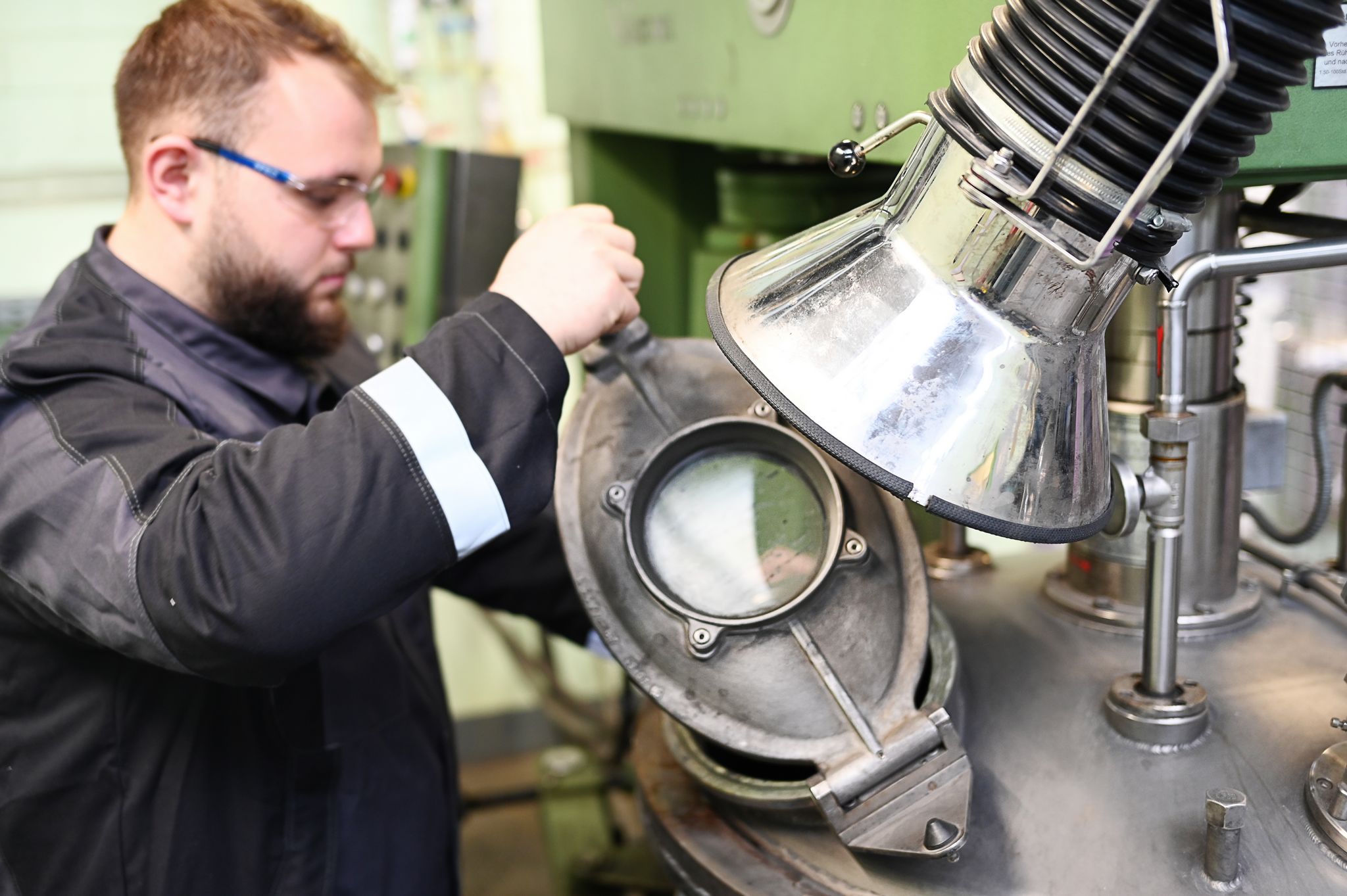 Verarbeitung von Pigmenten und Füllstoffen für Lacke in der Korbmühle